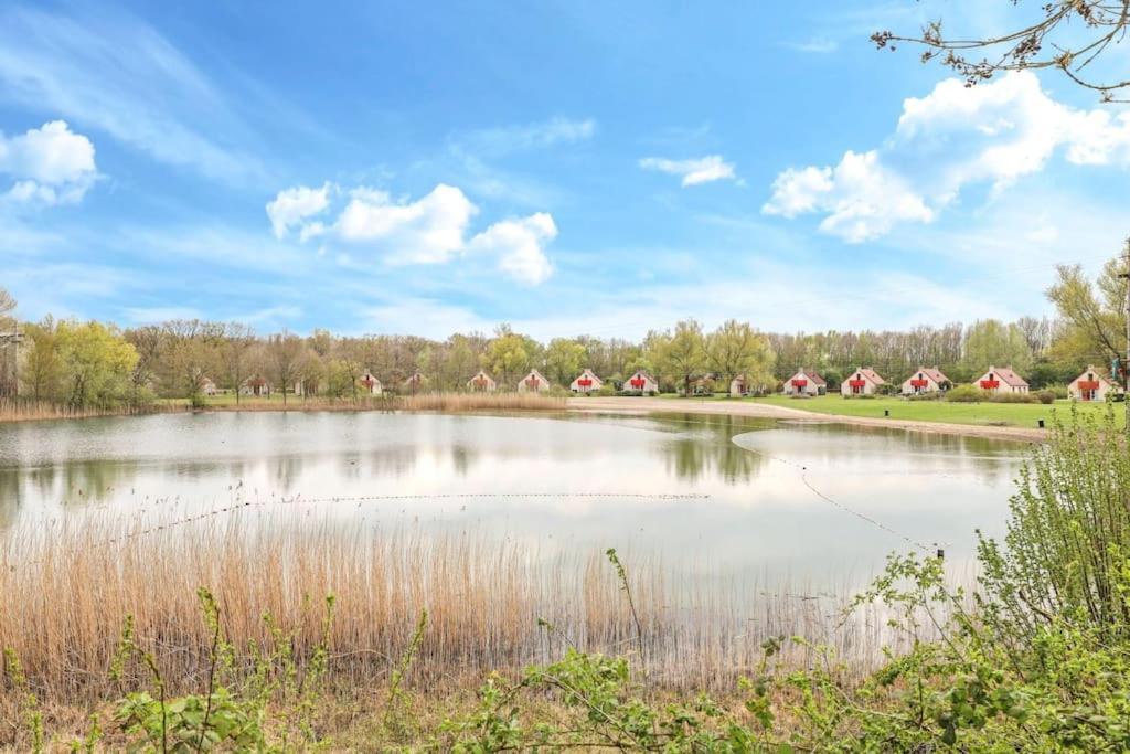 Gezellige Vakantiewoning Aan Het Water In Ewijk - Recreational Only No Workers Exterior photo